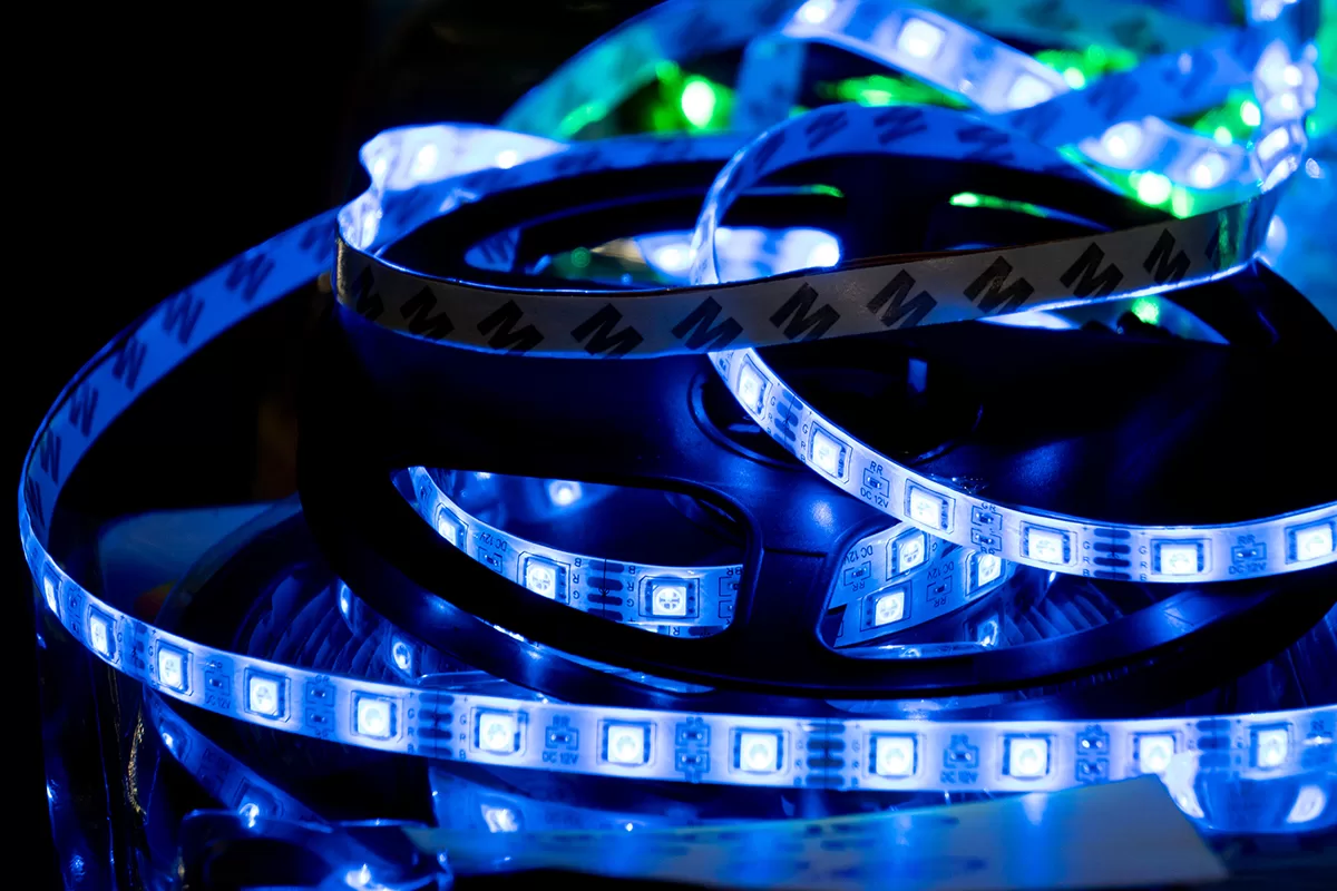 Melhor forma de colar fida LED em parede texturizada